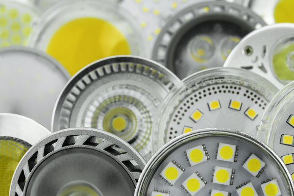 различные GU10 светодиодные лампы с различными размерами чипов и охлаждения
