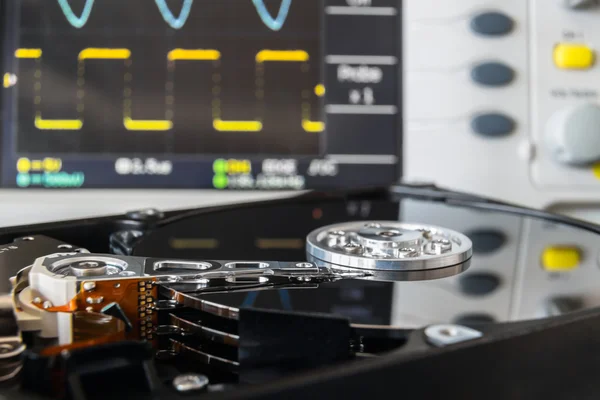 Opened HDD in a test laboratory ready for data recovery or repai — Stock Photo, Image