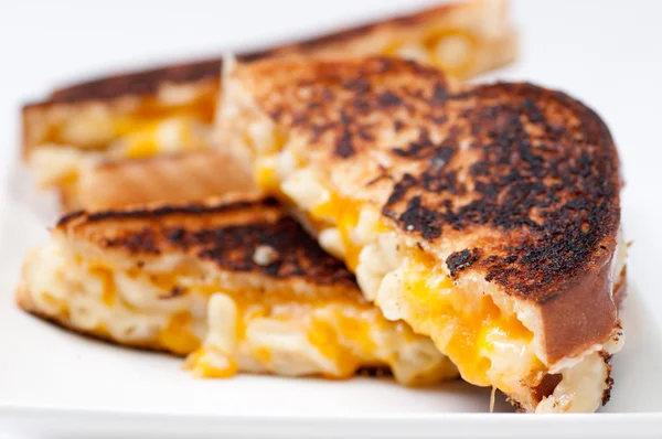 grilled macaroni and cheese sandwich