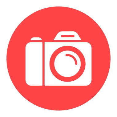 Kamera vektörü beyaz kabartma simgesi. Kamp ve yürüyüş işareti. Foto web sitesi ve uygulama tasarımı, logo, uygulama, UI için grafik sembolü