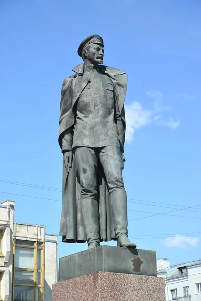 Monumento a F.E. Dzerzhinsky contra el cielo. San Petersburgo — Foto de Stock