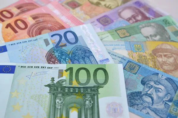 Euro y papel moneda ucraniano, fondo —  Fotos de Stock