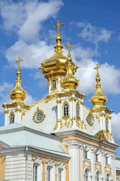 PETERHOF, RUSSIA - JULY 24, 2015: Fragment of Church of Saints Peter and Paul — Stock Photo, Image