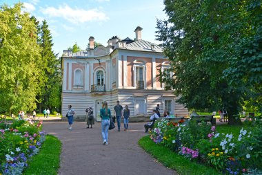 San, Rusya - 25 Temmuz 2015: Palace of Peter III yaz aylarında. Lomonosov