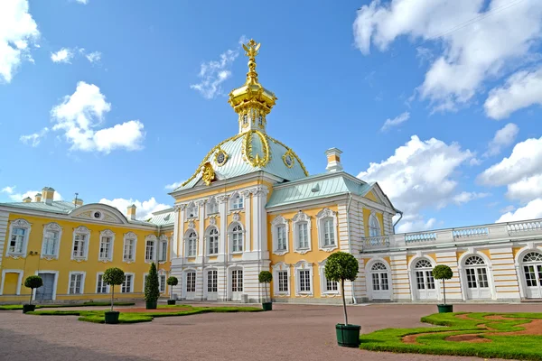 PETERHOF, RUSSIA - JULY 24, 2015: The museum "Special Storeroom" in a summer sunny day — Stock Photo, Image