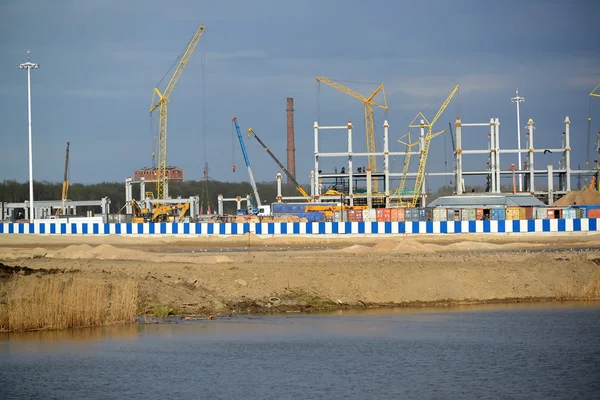 Baustelle des Stadions für die Durchführung der Spiele der Fußball-Weltmeisterschaft 2018 in Kaliningrad — Stockfoto