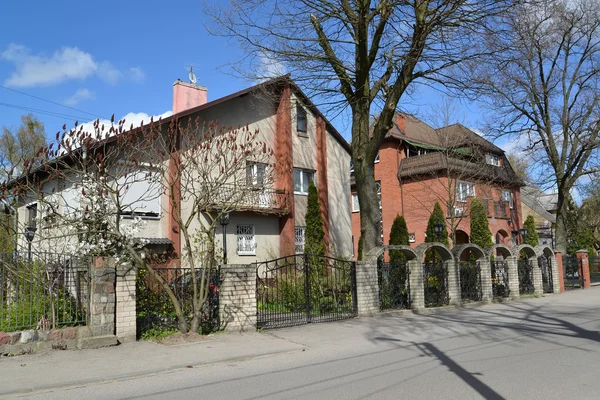 Cottages op Saratovskaya Street. Kaliningrad — Stockfoto