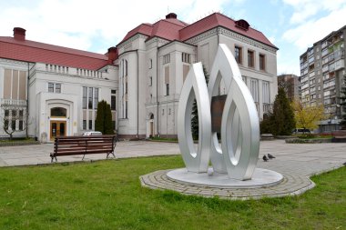 Kaliningrad, Rusya - 28 Nisan 2016: Gumbinnensky savaş tarih ve Sanat Müzesi karşı 100 yıldönümü onuruna unutulmaz bir işaret