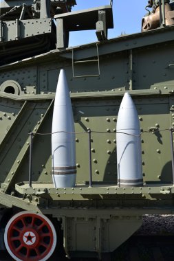 305 mm kabukları superheavy demiryolu topçu Tm-3-12 yükleme için. St. Petersburg