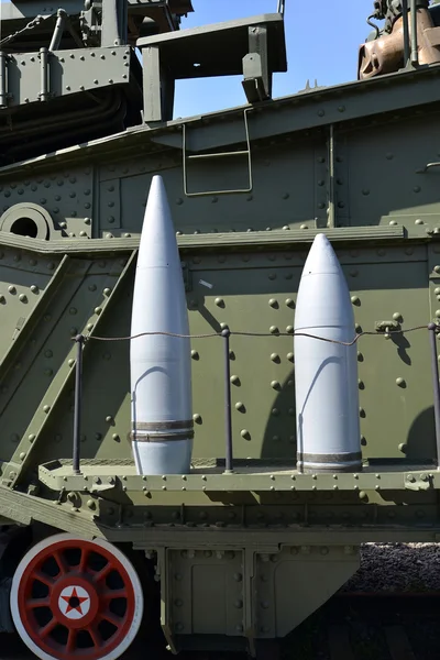 305 mm kabukları superheavy demiryolu topçu Tm-3-12 yükleme için. St. Petersburg