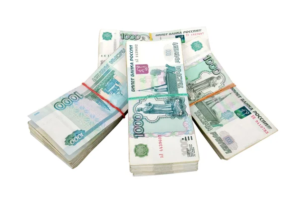 Los paquetes de billetes de mil rublos que están atados por una banda elástica se aíslan sobre un fondo blanco —  Fotos de Stock