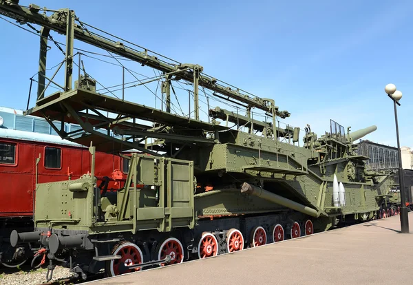 ST. PETERSBURG, RUSSIA - JULY 23, 2015: View of the superheavy railway artillery TM-3-12 system — Stock Photo, Image