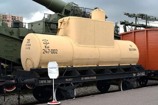 St. petersburg, russland - 23. juli 2015: der zweiachsige tank für den transport von ölprodukten nr. 247-002 — Stockfoto