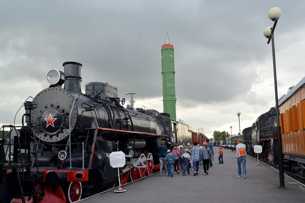 St. Petersburg, Rusland - 23 juli 2015: Expositie van oud spoorwegmaterieel — Stockfoto