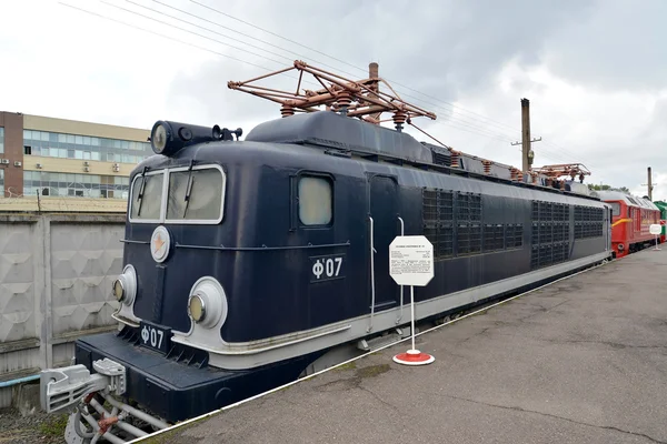 St. Petersburg, Rusya - 23 Temmuz 2016: Fransız kargo elektrikli lokomotif bir platform, Fc-07 maliyetlerinin — Stok fotoğraf