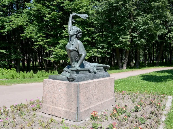 St. Petersburg, Rosja - 13 lipca 2016: Pomnik "Feat Raimonda barwnika" w parku zwycięstwa Moskwy w lecie — Zdjęcie stockowe