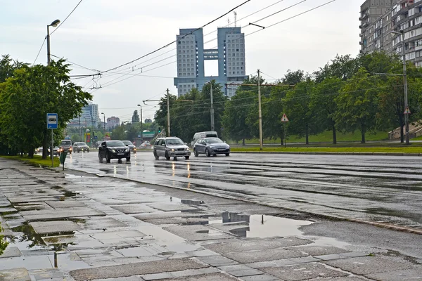 KALININGRAD, RUSSIA - JUNE 21, 2016: Pools after a rain on Moskovsky Avenu — Stock Photo, Image