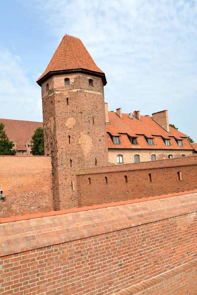 Wachturm Und Ein Fragment Der Festungsmauer Der Ritterlichen Burg Des — Stockfoto