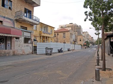 TEL AVIV, IZRAEL - ECTOBER 03, 2012: Şehrin eski ilçesindeki sokak manzarası