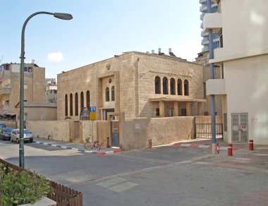 TEL AVIV, ISRAEL - ECTOBER 05, 2012: Aram Tsuba sinagog binası 4 Aaronson Caddesi