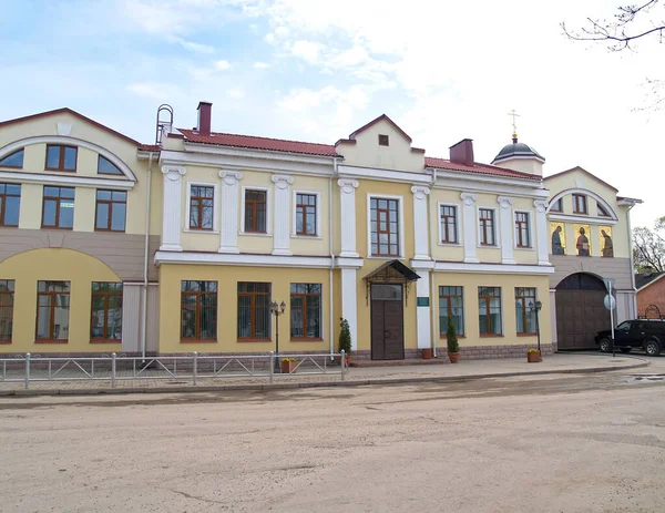 Vreemd Huis Van Heilige Hemelvaart Pskov Pechersky Klooster Met Kapel — Stockfoto