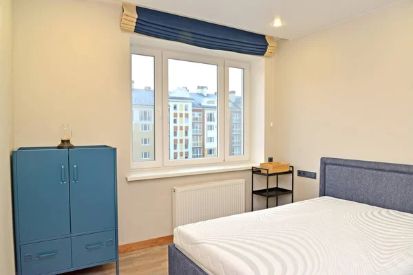 Dormitorio Con Armario Metálico Minimalismo Moderno — Foto de Stock