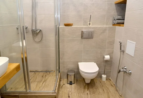 Salle Bain Combinée Avec Douche Écominimalisme — Photo