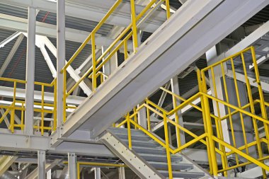 Üretim atölyesindeki teknolojik alanın bir parçası. Modern endüstriyel fabrika