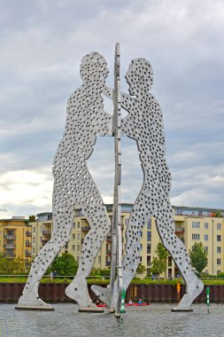 BERLİN, GERMANY - 13 AĞUSTOS 2017: Spree Nehri 'nde 