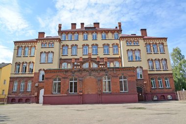 Ortaokul binası. Hayır. 6 (erkekler için eski ortaokul, 1902). Chernyakhovsk, Kaliningrad bölgesi