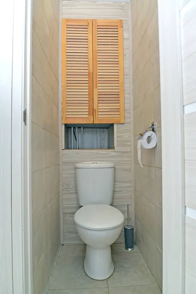 Toilet Mangkuk Dan Built Loker Kamar Mandi — Stok Foto