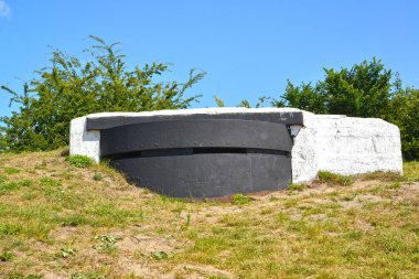 İkinci Dünya Savaşı 'ndan kalma eski Alman ilaç kutusu. Baltiysk, Kalininingrad bölgesi