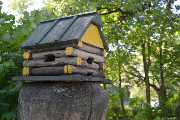 Birds feeder in the form of a timbered lodge — Stock Photo, Image