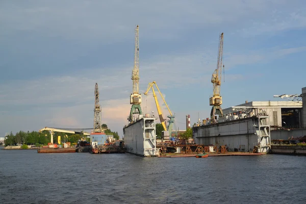 St. petersburg. Kuru dok gemi inşa bitki — Stok fotoğraf