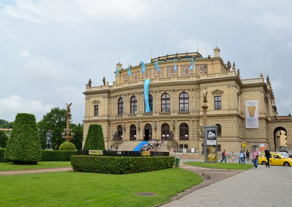 Musiktheater in Prag, der Tschechischen Republik — Stockfoto