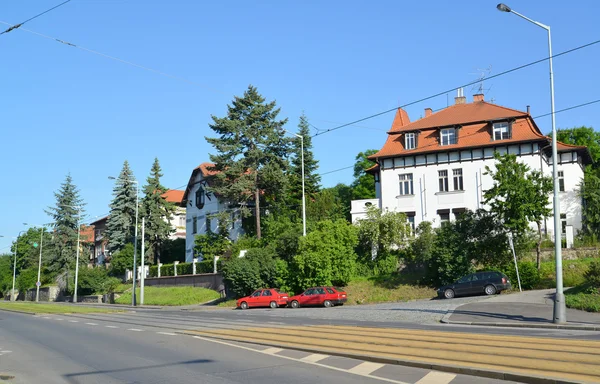 Prag. Privates Gebäude in der Vinogradskaja Straße — Stockfoto