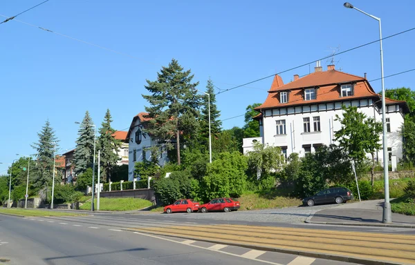 Prag. privat byggnad på vinogradskaya gatan — Stockfoto