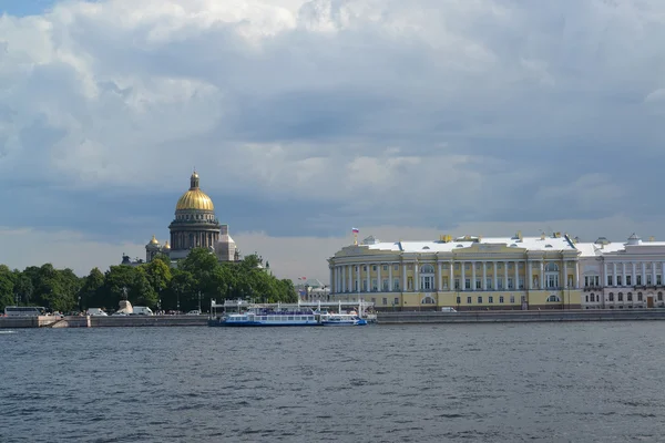Санкт-Петербург. Вид на Ісаакіївський собор з Неви — стокове фото