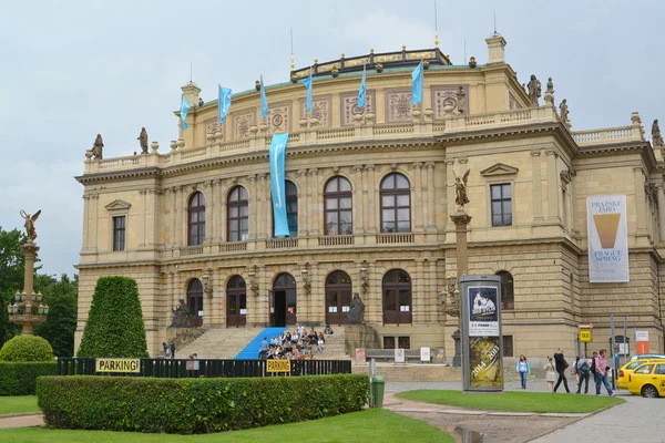 Musiktheater in Prag, der Tschechischen Republik — Stockfoto