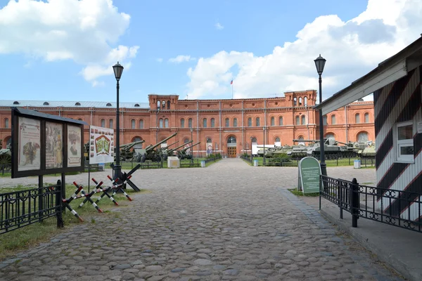 Courtyard and building of the Military and historical museum of — Stock Photo, Image