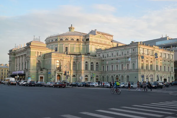 Санкт-Петербург. Державний академічний Маріїнського театру осяяне — стокове фото