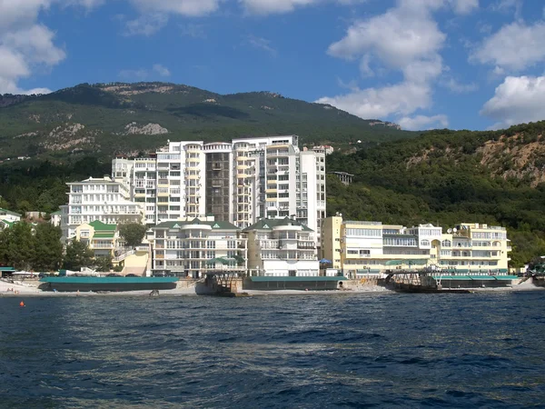 Hotel on the Black Sea coast near Yalta — Zdjęcie stockowe