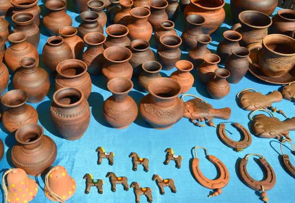 Sale of pottery at fair of national creativity — Stock Photo, Image