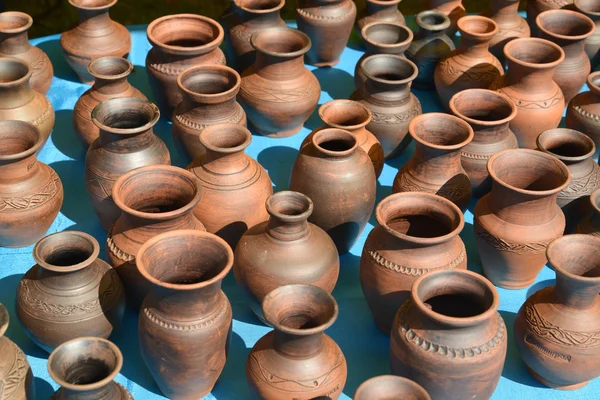 Sale of ceramic ware at fair of national creativity — Stock Photo, Image