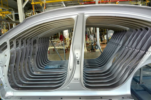 Parois latérales de carrosserie dans l'atelier de soudage de l'entreprise automobile — Photo