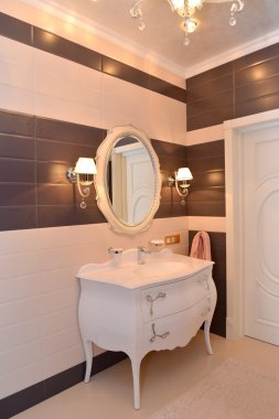 Banyo iç parçası. Rokoko unsurlar ile modern klasikler
