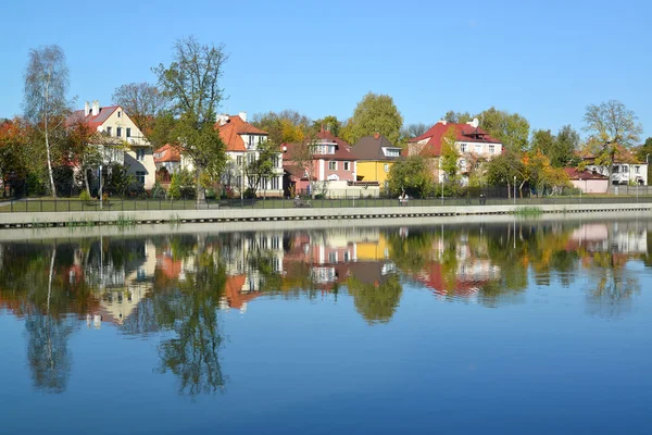 Kaliningrad. Az őszi partra, a gabona-tó panoráma — Stock Fotó