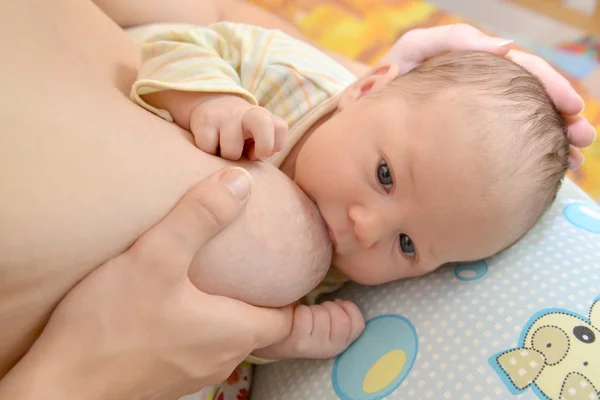 Breastfeeding of the baby — Stock Photo, Image