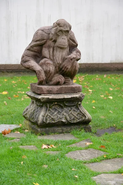 Sculpture "Orang utan" à Kaliningrad — Photo