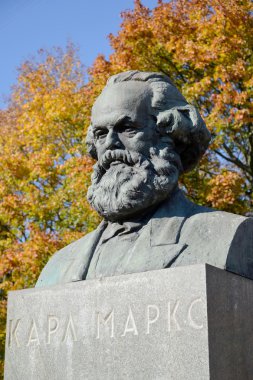 Karl Marx'ın büstü Kaliningrad